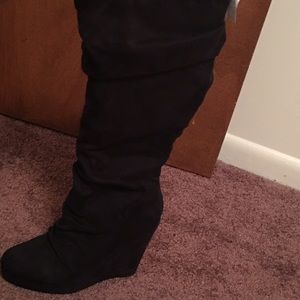 New never worn Black heeled wedges