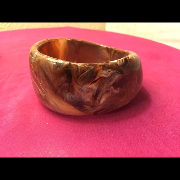 Marbeled bangle bracelet