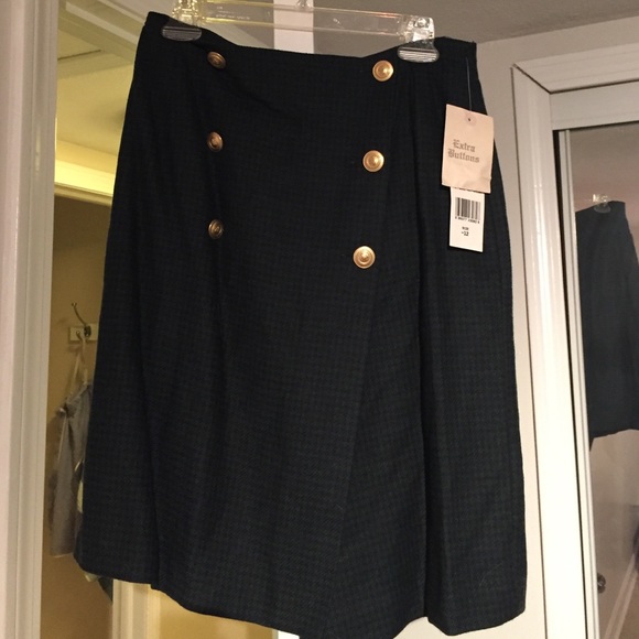 Women's suit/skirt - Picture 3 of 4