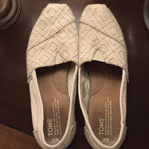 Size 8 tan Toms