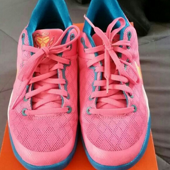 Pink kobe 8s - Picture 2 of 3
