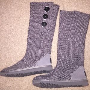 Gray sweater UGG. Never worn.