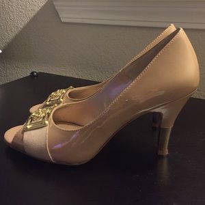 Isola Dore II peep toe pumps