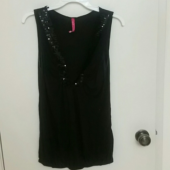 🌟Black sequenced v neck loose top🌟