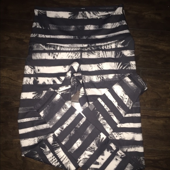 Lululemon shady palms wunder under roll down pant