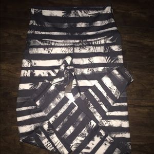 Lululemon shady palms wunder under roll down pant