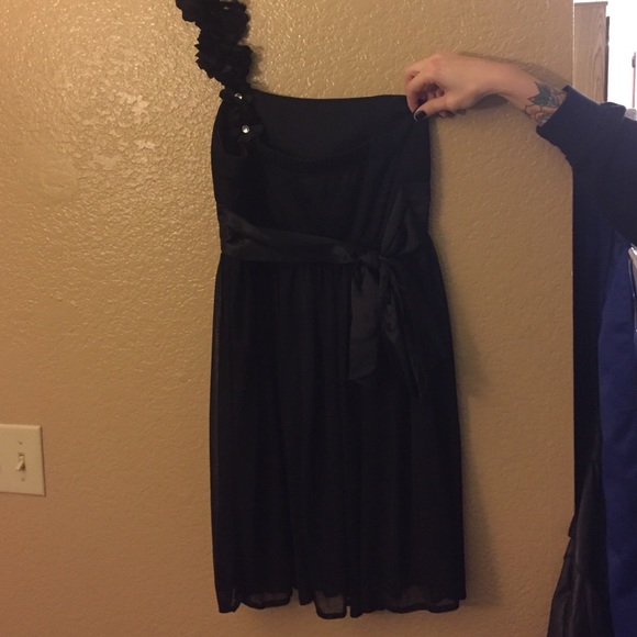 Black mid length dress. - Picture 2 of 4
