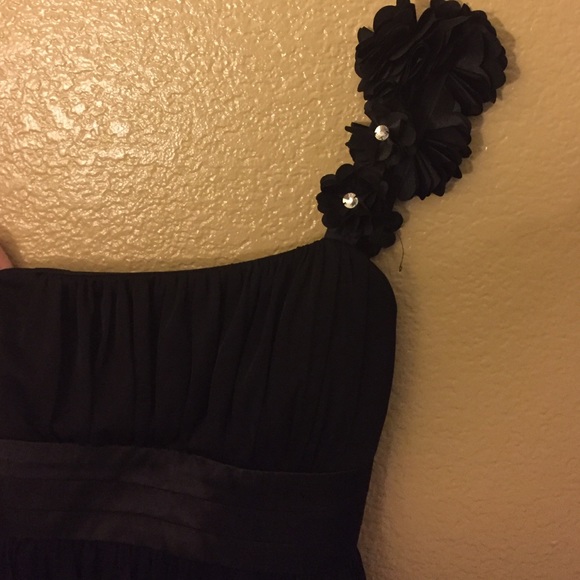 Black mid length dress. - Picture 3 of 4