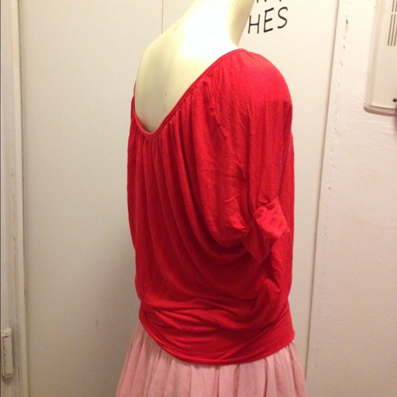 ‼️ON SALE!‼️Scoop neck, butterfly cuff sleeves top - Picture 2 of 4