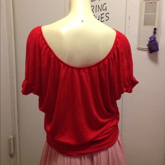 ‼️ON SALE!‼️Scoop neck, butterfly cuff sleeves top - Picture 3 of 4