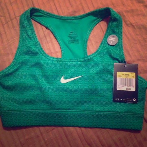 NWT Nike green Sports bra, S