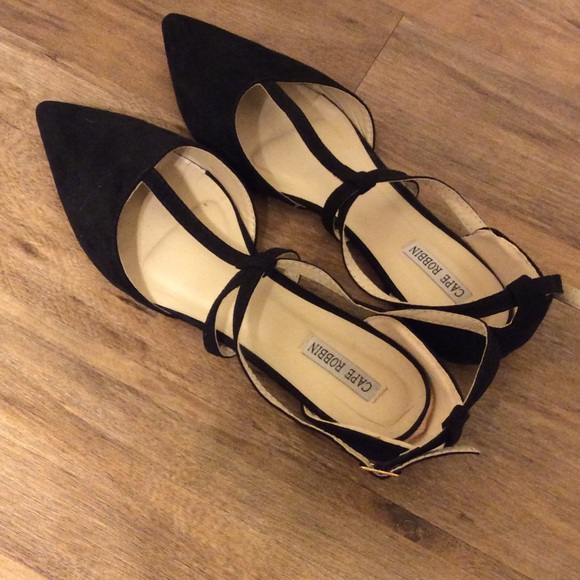 Pointed-toe flats