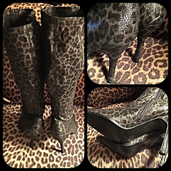 Unique black bronze pointed toe fabric leg boots. - Picture 3 of 4