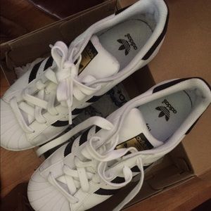 Adida superstar