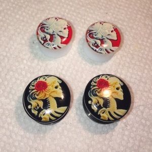 9/16" Skull plugs (2 sets)