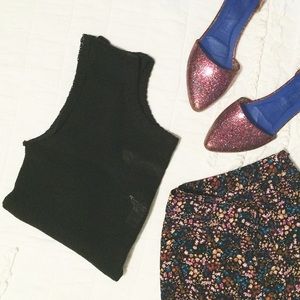 Black Sleeveless Scoop Neck Crop Sweater Top