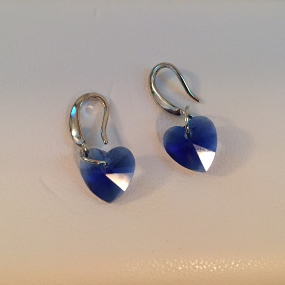 ♦️LAST ONE♦️Elegant Faux Sapphire Heart Earrings - Picture 2 of 2
