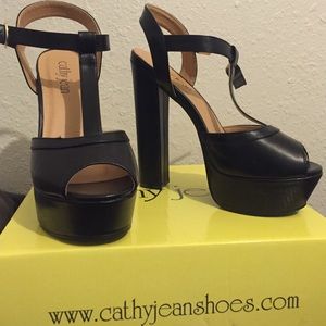 These are a size 6 1/2, I am a 6.