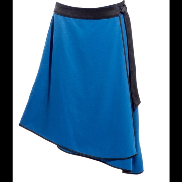 ❤️Host Pick‼️ Lia Larrea 4-1 Convertible Skirt - Picture 2 of 3