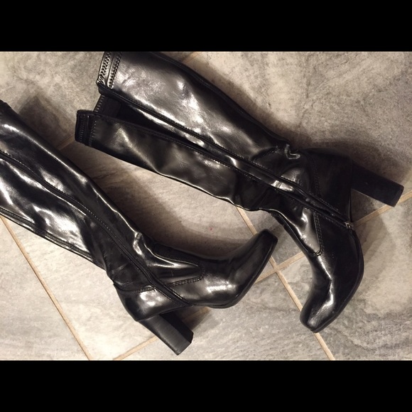 Black boots. Etienne Aigner