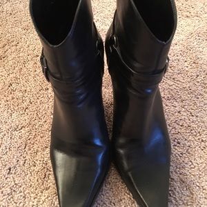 Antonio Melani leather booties size 7 1/2