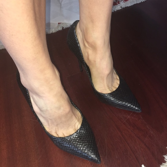 Python schutz Classic black heel closing closet!!