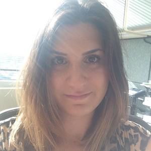 Meet your Posher, Chrisanthi