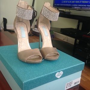 Blue by Betsey Johnson SB Unite Dress Pump