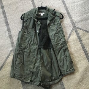 Hooded utility vest