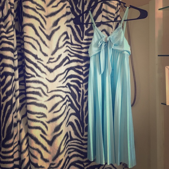 I'm selling a kids dress