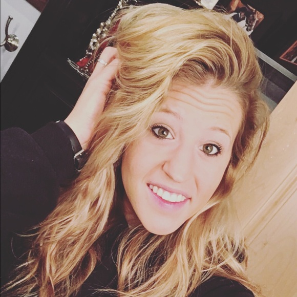 Meet your Posher, Carly - Picture 1 of 1