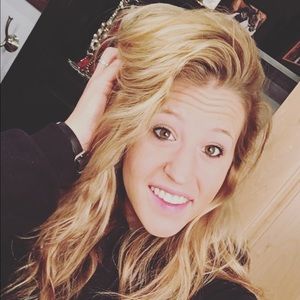 Meet your Posher, Carly