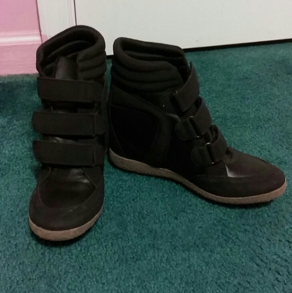 Built in Just Fab wedges