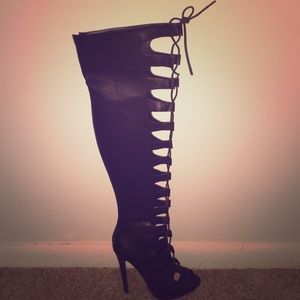 Knee-High Lace-up, Peep-toe, Black Leather Heels!