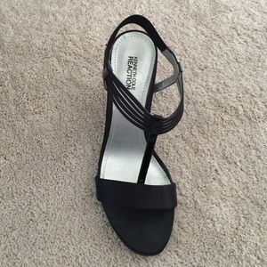 Size 9 Kenneth Cole Reaction T-strap sandals