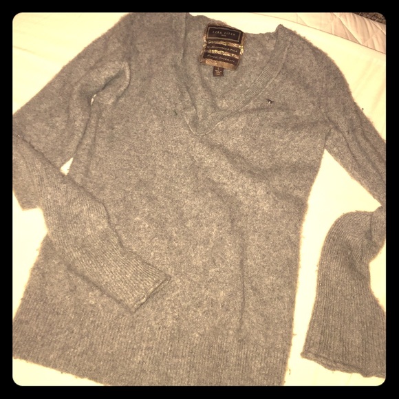 Abercrombie grey cashmere sweater by Ezra Fitch