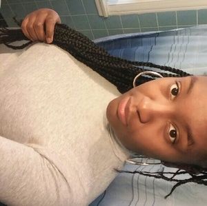 Meet your Posher, Alona