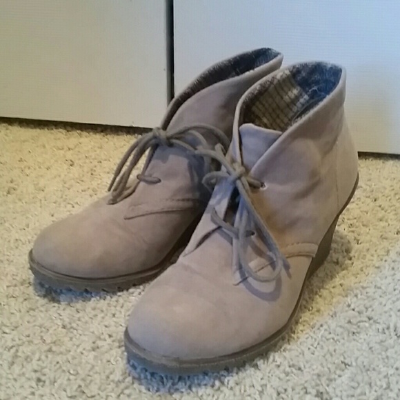 Big Buddha Shoes - Big Buddha tan booties size 7