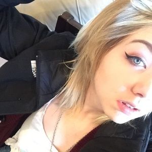 Meet your Posher, Courtney