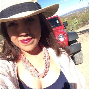 Meet your Posher, Elisea