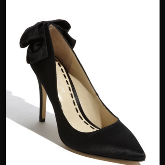 Suede Pumps with bow on the back