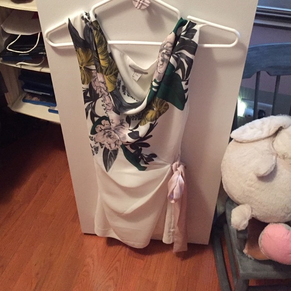 Dress - Picture 3 of 4