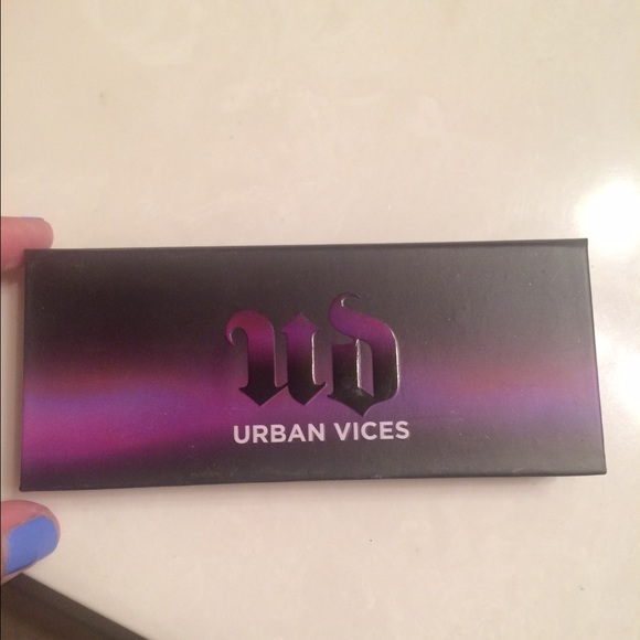 Urban Decay Urban Vices palette with liner