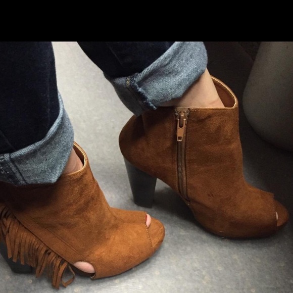 🌹Cute...Fringed faux-suede booties peep toe.🌹