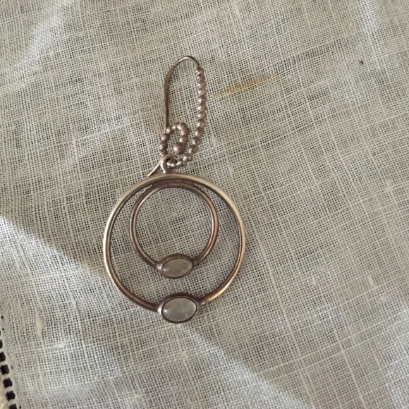 Pandora earring - solo