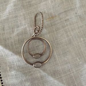 Pandora earring - solo