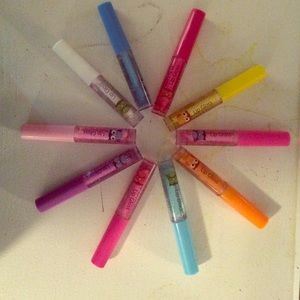 10 moisturizing lip glosses