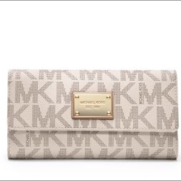 SOLD: Michael Kors Jetsetter wallet