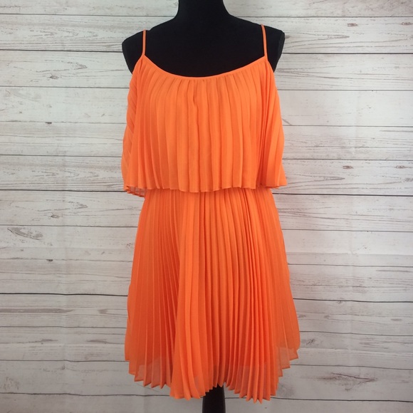 bebe Dresses & Skirts - NWOT bebe delicate exquisite dress