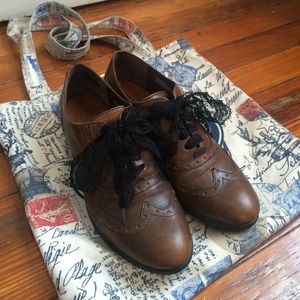 Born Oxford Brogue with Lacey Shoelaces
